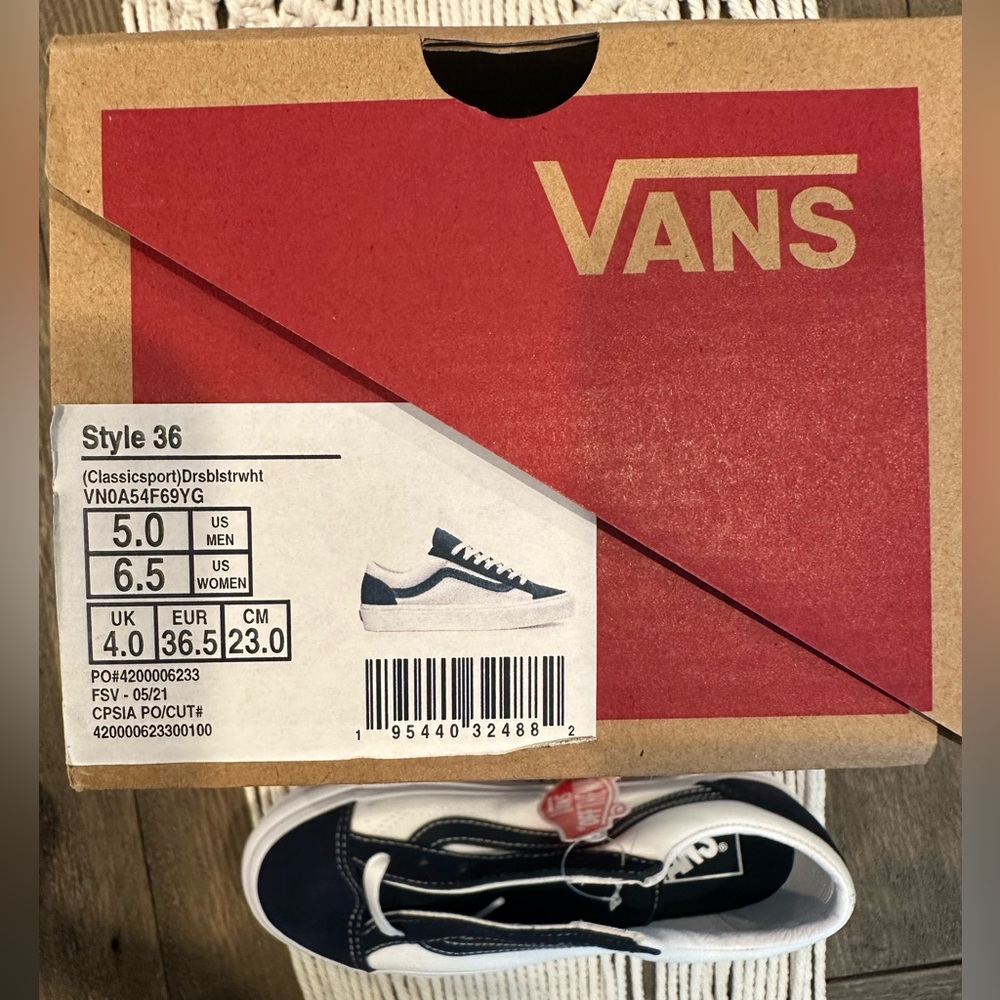 Vans - Picture 4 of 4